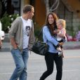 Exclusif - Alanis Morissette et son mari Mario Treadway avec leur fils Ever à Los Angeles, le 26 mai 2012.