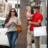 Alanis Morissette en compangie de son mari Mario Treadway et de leur fils Ever à Los Angeles, le 12 mai 2012.