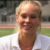 Louise lors du match de rugby sexy (Le Bachelor - épisode 3, diffusé sur NT1 le lundi 10 mars 2014).