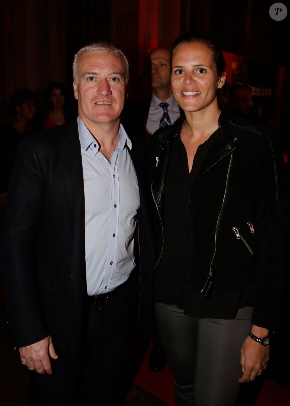 Didier Deschamps et Laure Manaudou lors de la soirée de présentation du trophée Jules Rimet, la fameuse coupe du monde, à la mairie de Paris, le 10 mars 2014