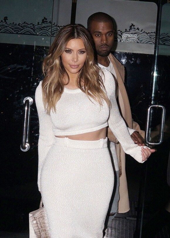 Kim Kardashian et son fiancé Kanye West sortent du restaurant "Mr Chow" a Beverly Hills, le 12 janvier 2014.