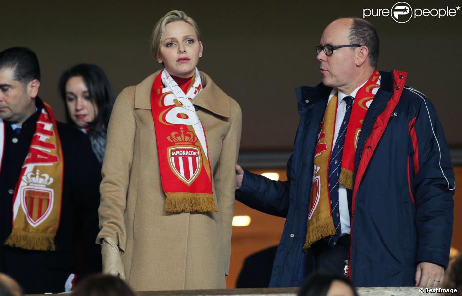 La princesse Charlene de Monaco et le prince Albert II de Monaco - Match de football de la ligue 1 entre l&#039;AS Monaco (1) et le PSG (1) à Monaco le 9 février 2014.