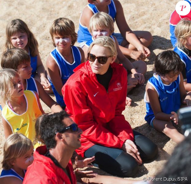 La princesse Charlene de Monaco à Capbreton le 1er septembre 2013 pour promouvoir le programme Learn to Swim de la Fondation Princesse Charlene.