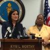 Mariska Hargitay en conférence de presse, s'exprime sur les victimes de viol, le 10 mars 2014.