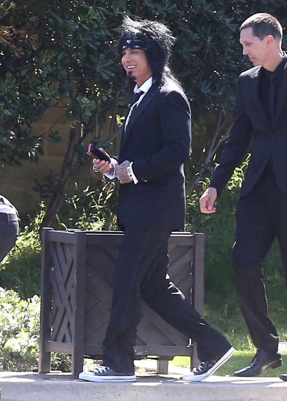 Le bassiste du groupe Mötley Crüe Nikki Sixx arrive à son mariage au Grey Stone à Beverly Hills, le 15 mars 2014.
