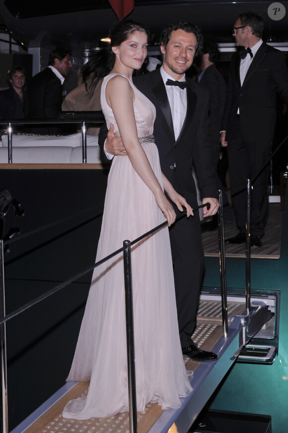 Laetitia Casta et Stefano Accorsi arrivent sur le yacht de Roberto Cavalli à Cannes. Mai 2011.