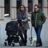 La princesse Madeleine de Suède et son mari Chris O'Neill en promenade dominicale avec leur bébé la princesse Leonore et leur chien Zorro, le 9 mars 2014 à New York.