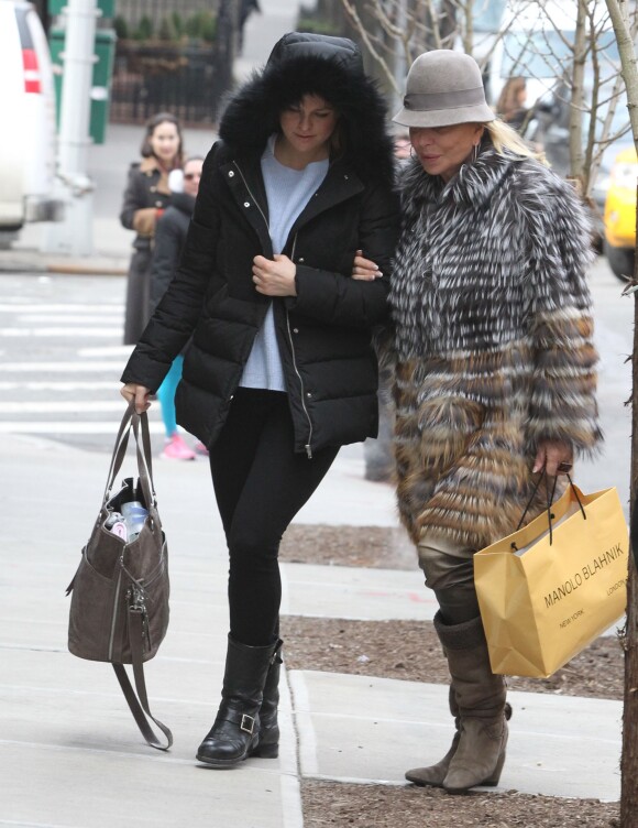La princesse Madeleine de Suède et sa belle-mère Eva O'Neill à New York le 27 février 2014 pour la première visite de la princesse Leonore, âgée d'une semaine, chez le pédiatre.