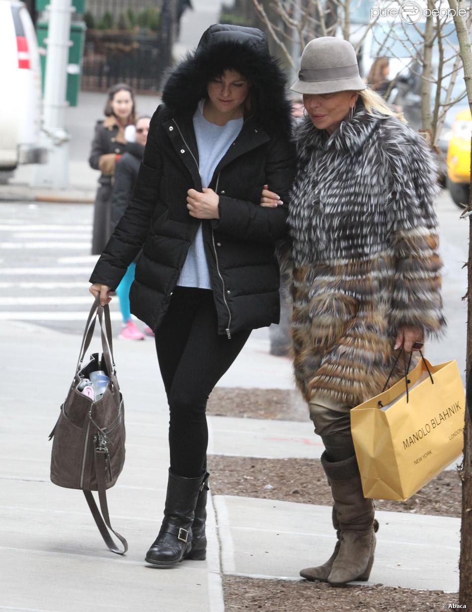  La princesse Madeleine de Suède et sa belle-mère Eva O&#039;Neill à New York le 27 février 2014 pour la première visite de la princesse Leonore, âgée d&#039;une semaine, chez le pédiatre. 