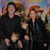 Olivier Marchal, sa femme Catherine Marchal et leurs enfants Ninon et Basile lors de l'avant-première du film "L'île des Miam-nimaux : Tempête de boulettes géantes 2" à Paris, le 2 février 2014