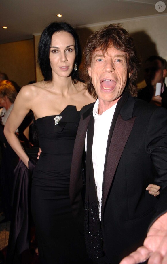 Mick Jagger et sa compagne L'Wren Scott à la première de "Alfie" à Londres. Le 14 octobre 2004.
