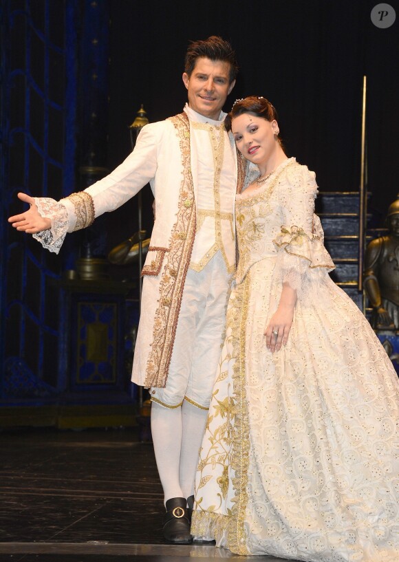 Vincent Niclo et Marion Taris lors de la représentation de la comédie musicale "La Belle et la Bête" au théâtre Mogador à Paris le 20 mars 2014