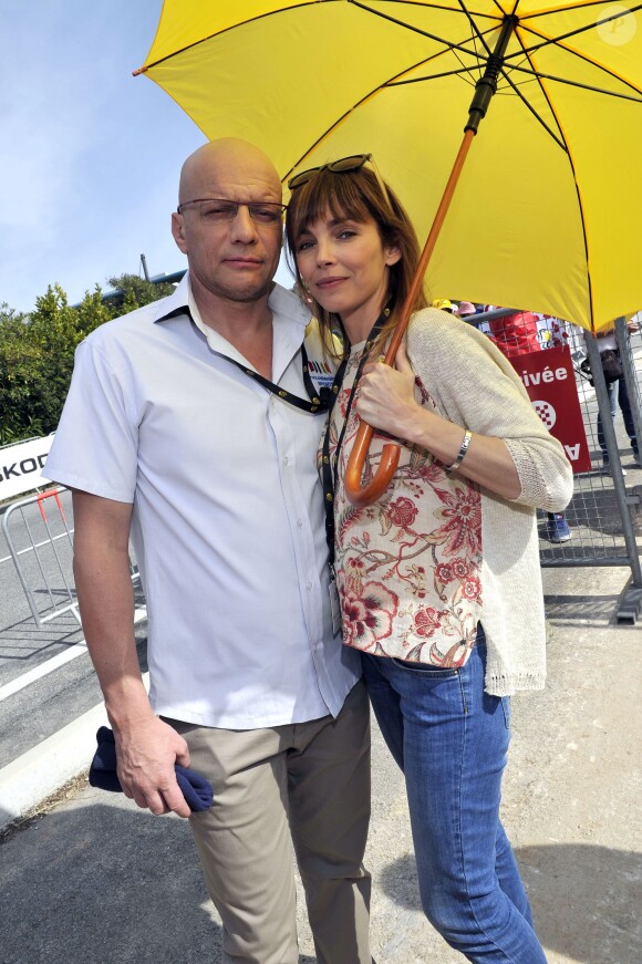 Exclusif - Samuel Le Bihan et Claire Keim participent au tournage du téléfilm 'La Dernière Echappée' réalisé par Fabien Onteniente, le 15 mars 2014 entre Biot et Sophia Antipolis pendant le course cycliste 'le Paris Nice'. Ce téléfilm est un biopic sur Laurent Fignon, joué par Samuel Le Bihan, produit par France 2, qui évoque notamment le dernier Tour de France commenté par le champion cycliste.