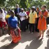 La princesse Victoria de Suède visitant un projet de WaterAid, dont elle est la marraine, à Kigamboni lors de sa visite officielle en Tanzanie, le 20 mars 2014.
