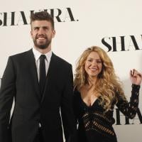 Shakira : Poitrine en avant au côté du beau Gérard, elle présente son album