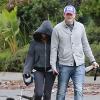 Exclusif - Ashton Kutcher et sa fiancée Mila Kunis promènent leurs chiens à Los Angeles le 1er mars 2014