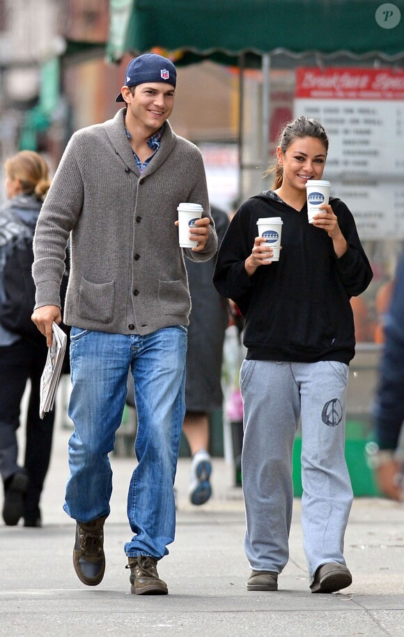 Ashton Kutcher et Mila Kunis à New York le 8 octobre 2012