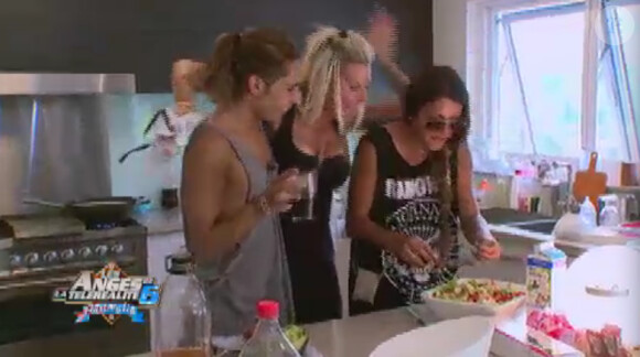 Anaïs et Eddy se réconcilient dans Les Anges de la télé-réalité 6 le lundi 24 mars 2014 sur NRJ 12