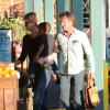 Charlize Theron, son fils Jackson et son compagnon Sean Penn sont allés faire des courses chez Whole Foods à West Hollywood le 22 janvier 2014