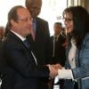 François Hollande et sa ministre Yamina Benguigui visitent le siège de l'Organisation Internationale de la Francophonie à Paris, en compagnie de son secrétaire général Abdou Diouf, dans le cadre de Journée Internationale de la Francophonie, le 20 mars 2014.