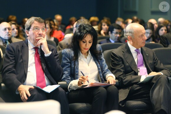 Yamina Benguigui et Laurent Fabius au lancement du programme "100 000 professeurs pour l'Afrique" au palais de la découverte à Paris, le 20 mars 2014.
