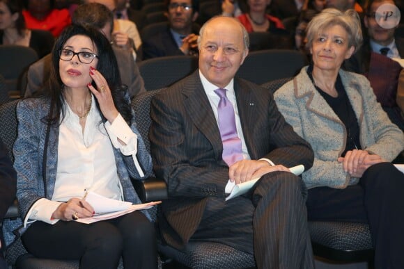 Yamina Benguigui et Laurent Fabius au lancement du programme "100 000 professeurs pour l'Afrique" au palais de la découverte à Paris, le 20 mars 2014.