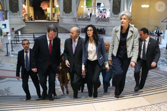 Yamina Benguigui et Laurent Fabius au lancement du programme "100 000 professeurs pour l'Afrique" au palais de la découverte à Paris, le 20 mars 2014.