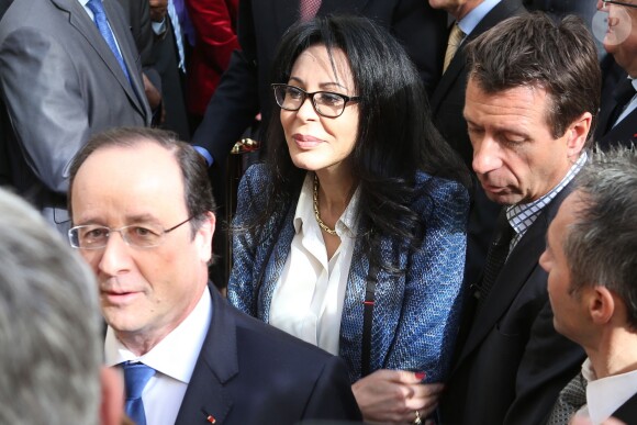 François Hollande et sa ministre Yamina Benguigui visitent le siège de l'Organisation Internationale de la Francophonie à Paris, en compagnie de son secrétaire général Abdou Diouf, dans le cadre de Journée Internationale de la Francophonie, le 20 mars 2014.