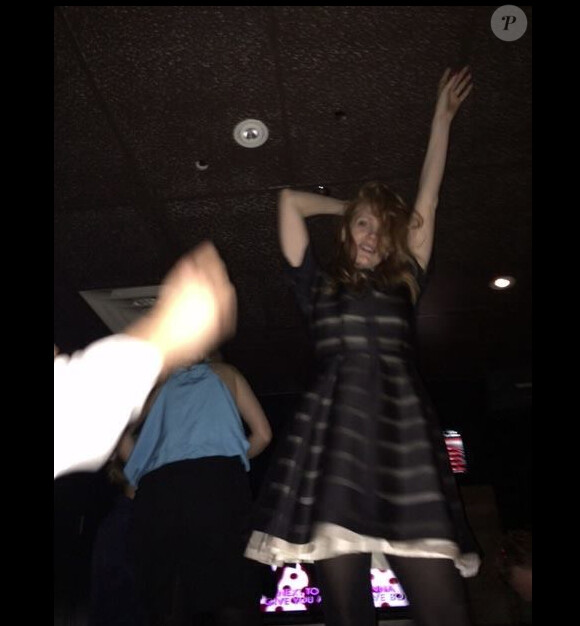 Jessica Chastain a posté la veille de la date de son anniversaire la soirée qu'elle a faite avec ses amis à Toronto : elle brille sur le dancefloot - 23 mars 2014