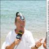 Jean Sarrus lors de l'émission Cocktail, sur la plage de Bora Borda sur Radio Vitamine à Saint-Tropez, le 9 juillet 2003