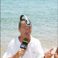  Jean Sarrus lors de l'émission Cocktail, sur la plage de Bora Borda sur Radio Vitamine à Saint-Tropez, le 9 juillet 2003 