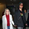 Matthew McConaughey arrive à Los Angeles avec sa mère Mary Kathlene McCabe en provenance de Rome où il a tourné une publicité, le 25 mars 2014.