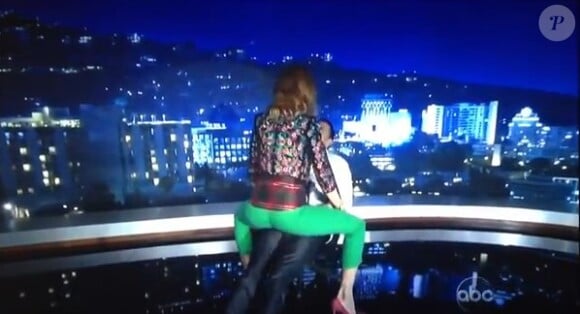 Nicole Kidman fait un lap-dance sur Jimmy Kimmel, le 24 janvier 2013.