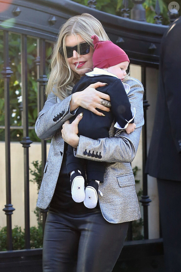 Fergie et son fils Axl à Los Angeles, le 25 décembre 2013.