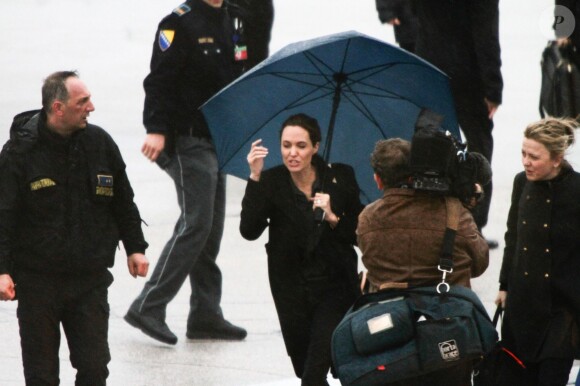 Angelina Jolie arrive à Sarajevo avec William Hague le 27 mars 2014.