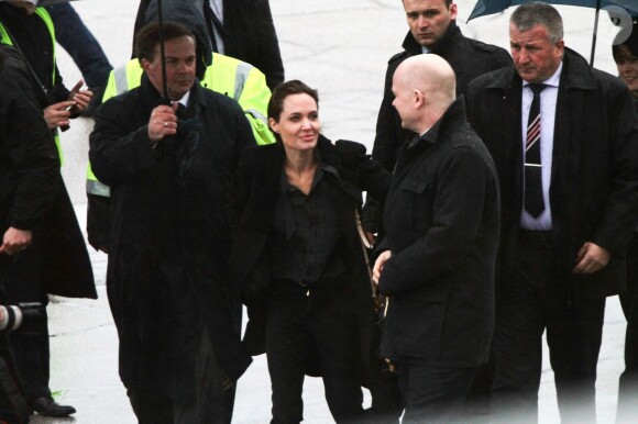 Angelina Jolie arrive à Sarajevo avec William Hague le 27 mars 2014.