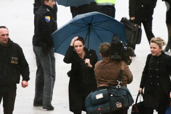 Angelina Jolie arrive à Sarajevo avec William Hague le 27 mars 2014.