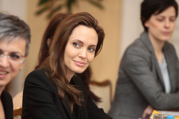 Angelina Jolie rencontre les membres de la présidence tripartite de Bosnie à Sarajevo, le 28 mars 2014.