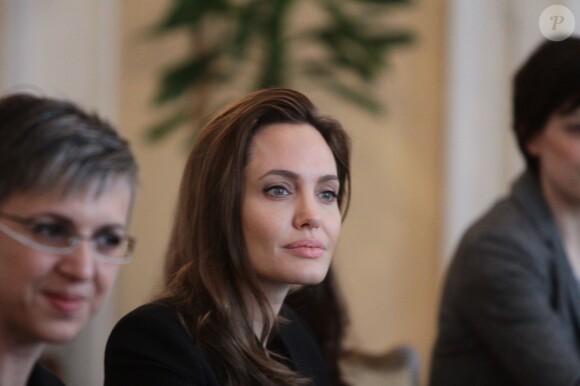 Angelina Jolie rencontre les membres de la présidence tripartite de Bosnie à Sarajevo, le 28 mars 2014.