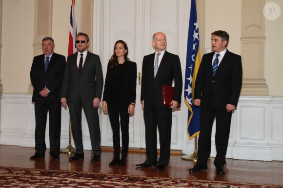 Angelina Jolie et William Hague rencontrent les membres de la présidence tripartite de Bosnie à Sarajevo, le 28 mars 2014.