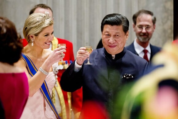 Le président chinois Xi Jinping et son épouse Peng Liyuan étaient reçus le 22 mars 2014 par le roi Willem-Alexander et la reine Maxima des Pays-Bas.