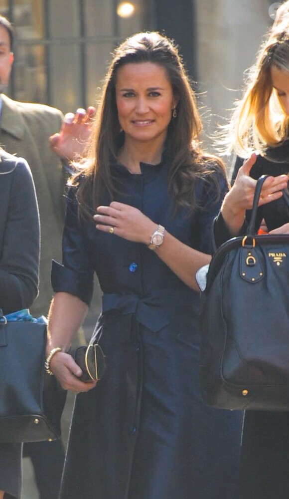 Pippa Middleton lors de la messe en hommage à Sir David Frost en l'Abbaye de Westminster à Londres, le 13 mars 2014.