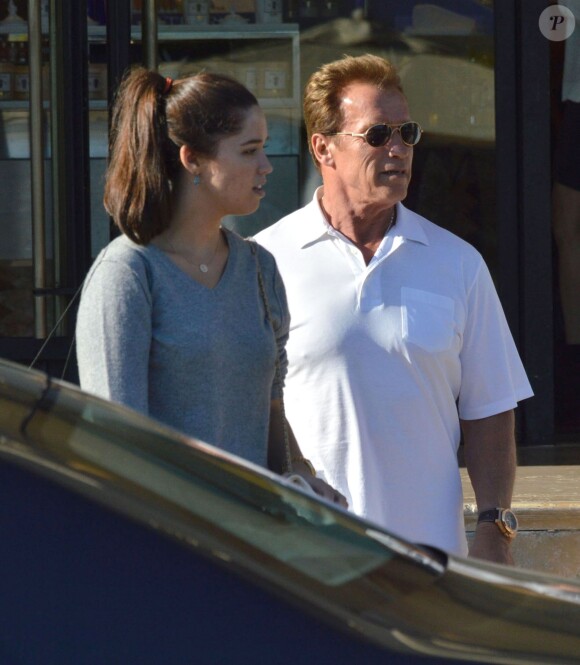 Exclusif - Arnold Schwarzenegger et sa fille Katherine dans les rues de Los Angeles, le 25 août 2012. 