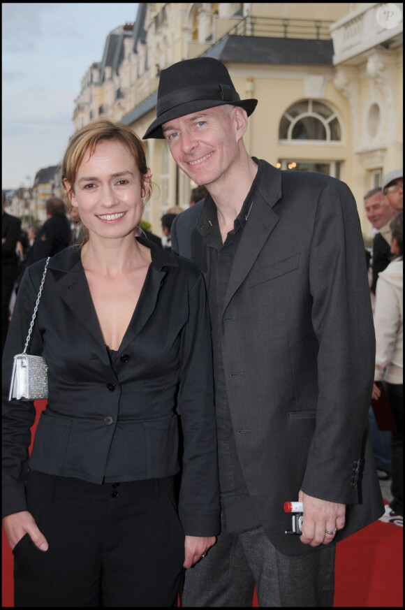 Sandrine Bonnaire et son mari Guillaume Laurant lors du Festival de Cabourg en 2008