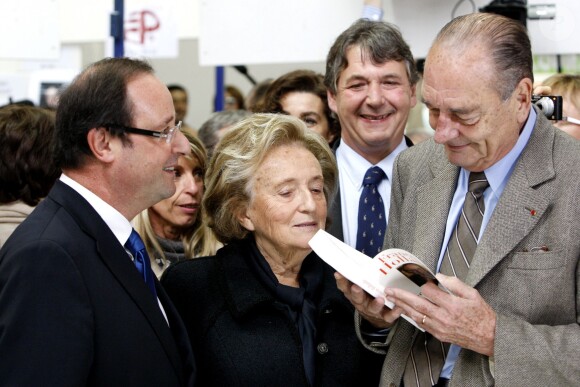 François Hollande, Jacques et Bernadette Chirac se retrouvent au Salon du Livre de Brive-la-Gaillarde, le 7 novembre 2009. 
