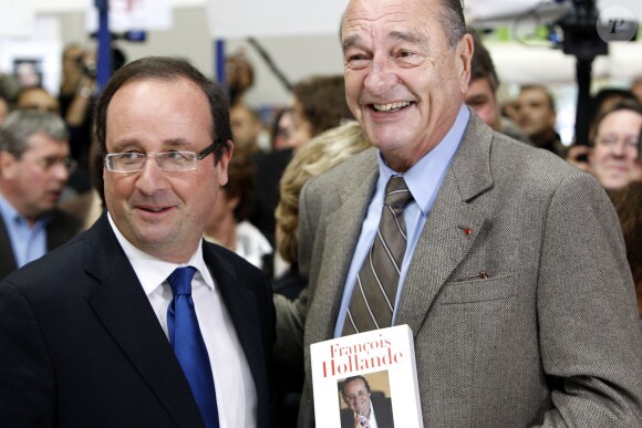 François Hollande et Jacques Chirac se retrouvent au Salon du Livre de Brive-la-Gaillarde, le 7 novembre 2009.