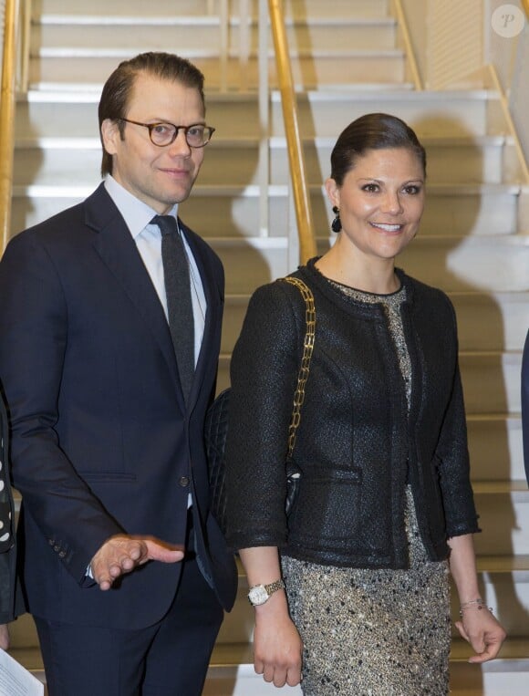 La princesse Victoria et le prince Daniel de Suède visitaient le 1er avril 2014 l'agence pour l'emploi de Solna.