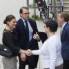 La princesse Victoria et le prince Daniel de Suède arivant le 1er avril 2014 pour visiter l'agence pour l'emploi de Solna.