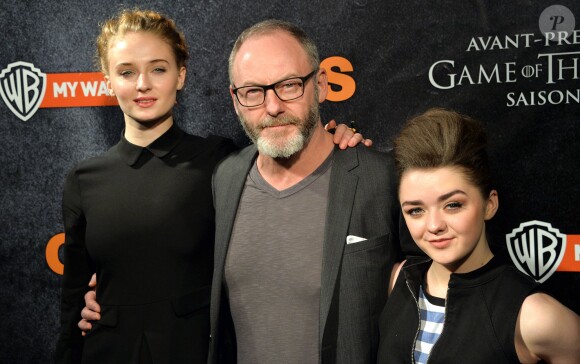 Sophie Turner (Sansa Stark), Liam Cunningham (Davos Seaworth) et Maisie Williams (Arya Stark) à la première parisienne de la saison 4 de "Game of Thrones", au Grand Rex, le 2 avril 2014.