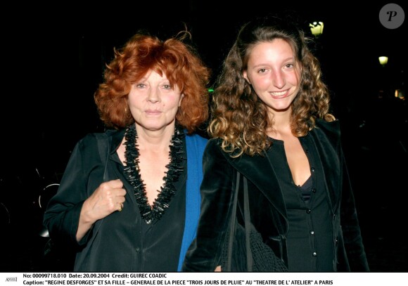 L'écrivain Régine Deforges et sa fille en 2004.